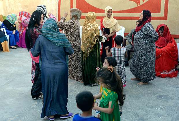 Родственники отмечают свадьбу несовершеннолетних, Ирак