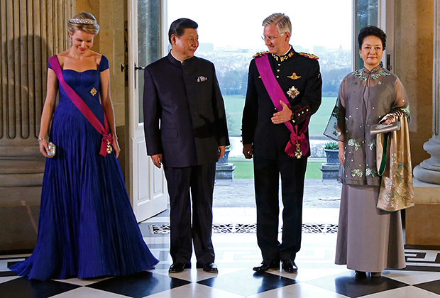 Королева Бельгии Матильда, президент Китая Си Цзиньпин, король Бельгии Филипп и первая леди Китая Пэн Лиюань в королевском дворце Лакене в Брюсселе, 2014 год