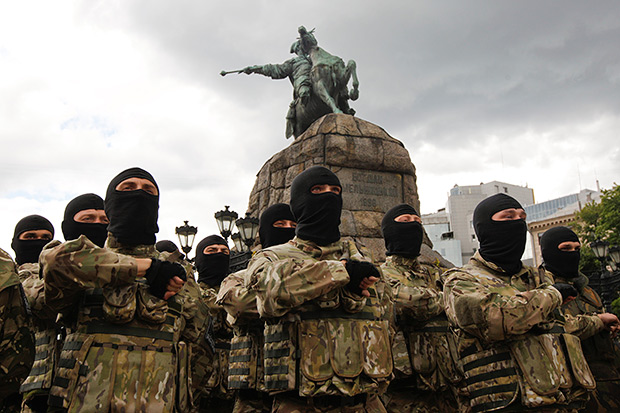 Добровольцы батальона «Азов» во время церемонии присяги на верность Украине, Киев, 16 июля 2014 года