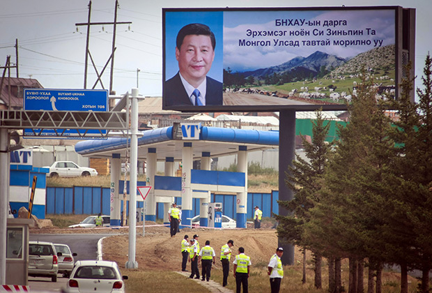Плакат с Си Цзиньпином на рекламном щите в Улан-Батор, Монголия, 21 августа 2014 года