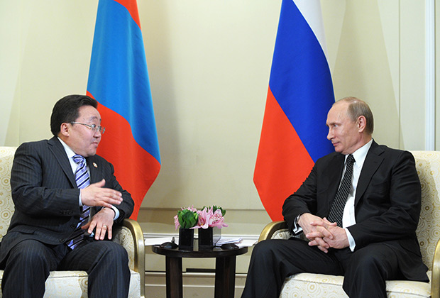 Владимир Путин и Цахиагийн Элбэгдорж во время двусторонней встречи в Шанхае, 20 мая 2014 года
