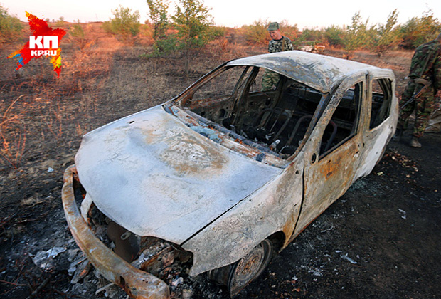 Сгоревший «Рено Логан» с останками журналисты «Комсомолки» обнаружили вместе с коллегами из Lifenews