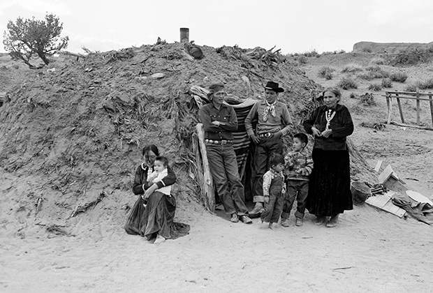 Семья индейцев навахо. Аризона, 1952 год
