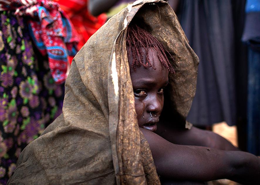 Законодательство Кении предусматривает пожизненное заключение за проведение женского обрезания. В настоящее время власти страны расследуют более 50 таких случаев. Чиновники настроены на борьбу с ритуалом, но племена не желают расставаться с укоренившейся традицией. 
