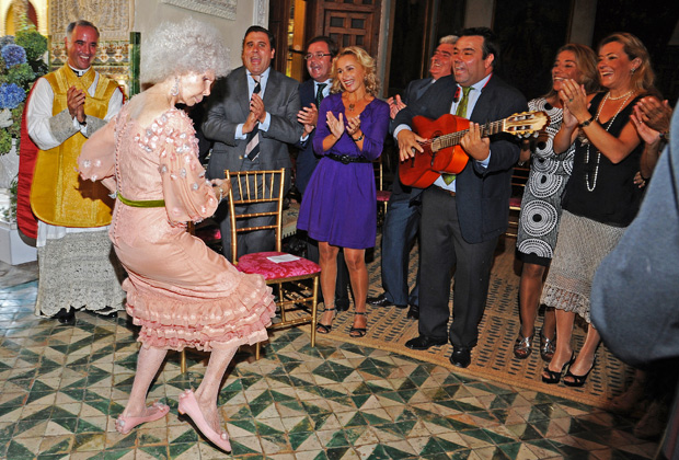 Каэтана танцует на собственной свадьбе