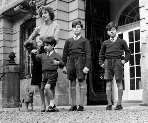 Герцогиня Альба с сыновьями в Мадриде. 1959 год.