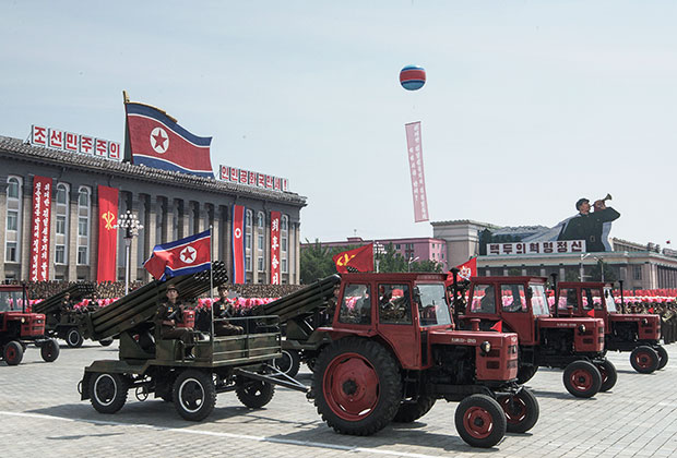 Парад военной техники, посвященный 60-летию окончания Корейской войны. Пхеньян. 27 июля 2013 года