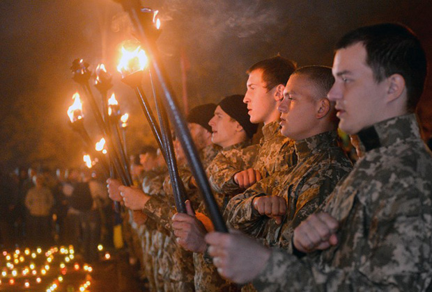 Бойцы батальона «Азов» празднуют основание Украинской повстанческой армии (УПА)