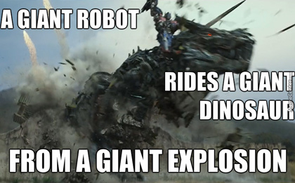 «Гигантский робот оседлал гигантского динозавра, который выпрыгивает из гигантского взрыва», — подписан кадр из четвертой части «Трансформеров».