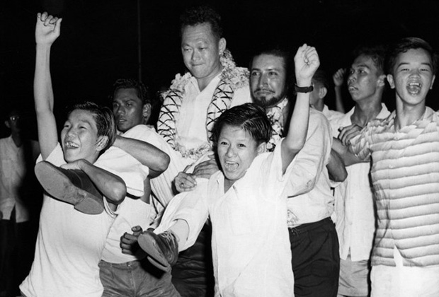 Ли Куан Ю после победы на выборах в 1959 году