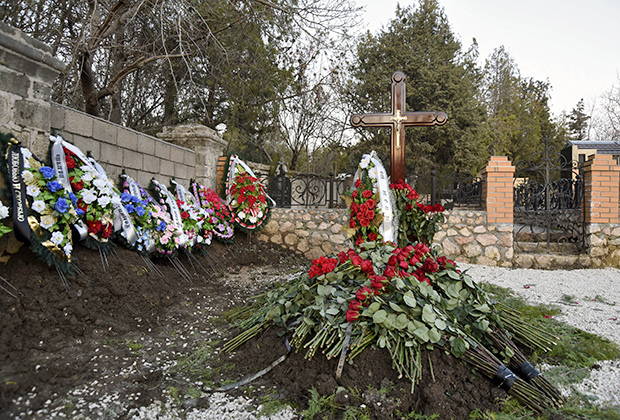 Предположительно могила сына президента Украины Виктора Януковича Виктора в Севастополе на одном из местных военных кладбищ