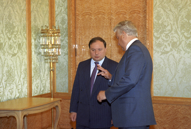 Борис Ельцин и вице-премьер Егор Гайдар