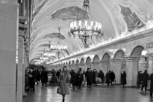 Подземный вестибюль станции Московского метрополитена «Комсомольская» (кольцевая линия)