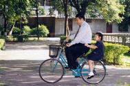 Си Цзиньпин и его дочка Си Минцзэ 
