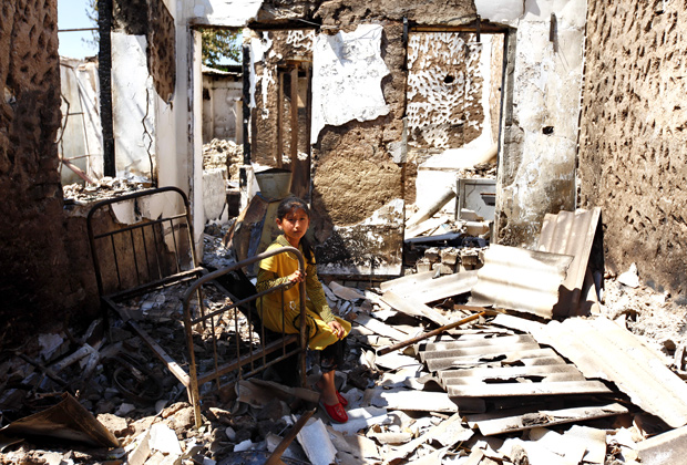 Разрушенные дома в городе Ош (Киргизия), 18 июня 2010 года