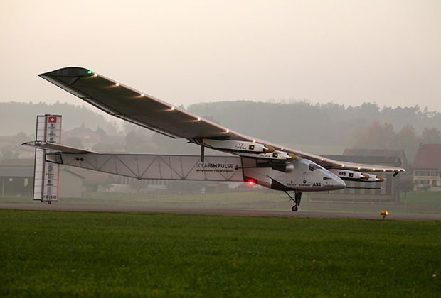 Самолет на солнечной энергии Solar Impulse 2