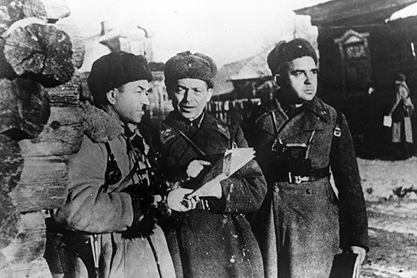 Командир 316-ой стрелковой дивизии генерал-майор Иван Васильевич Панфилов (слева), начальник штаба полковник И.И. Серебряков и старший батальонный комиссар С.А. Егоров.