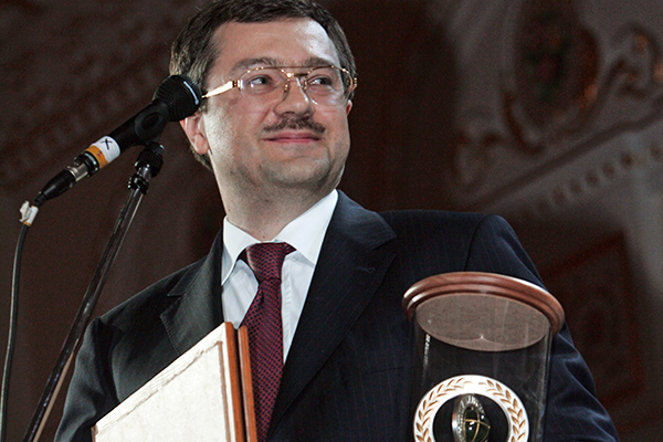 Анатолий Мотылев с наградой «Лучший банкир России» за 2006 год