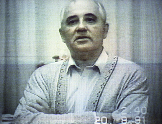 Кадр из видеообращения Михаила Горбачева к народу во время его домашнего ареста в Форосе. 1991 год