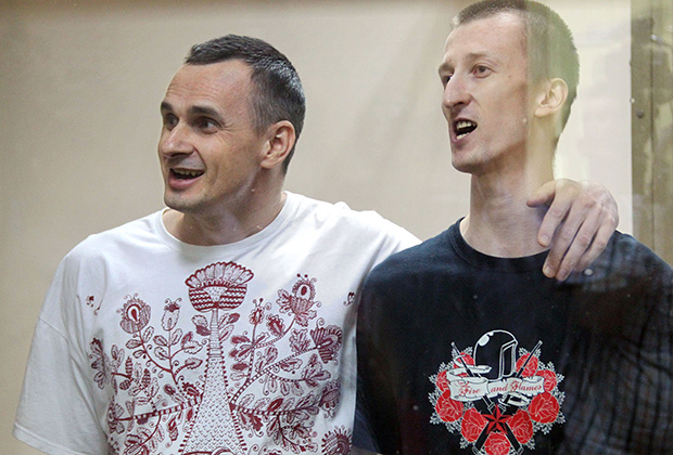 Олег Сенцов и Александр Кольченко во время заседания суда