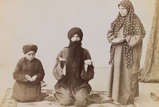 Молитва в шиитской семье