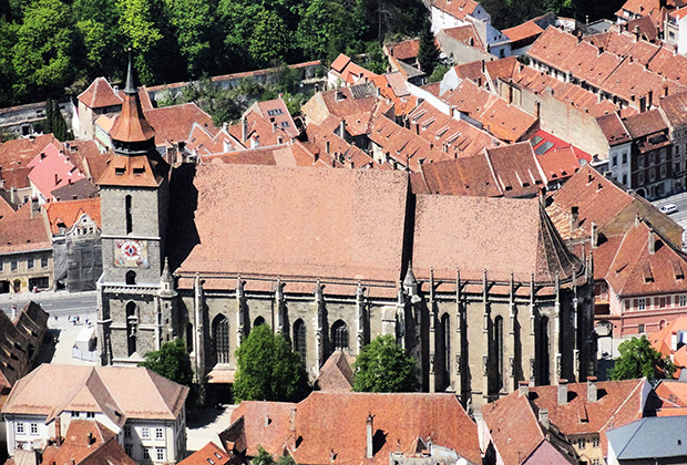 Черная церковь считается самым большим готическим зданием в Румынии