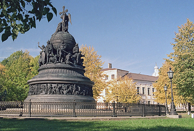 Памятник «Тысячелетие России» в Новгороде