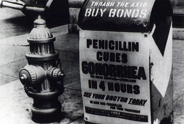 «Пенициллин лечит от гонореи за четыре часа» — плакат, обращенный к солдатам армии США
