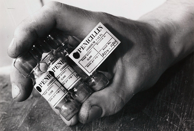 Ампулы с пенициллином (1943 год)