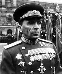 Генерал Павел Иванович Батов, награжденный орденом Британской империи (в центре снизу)