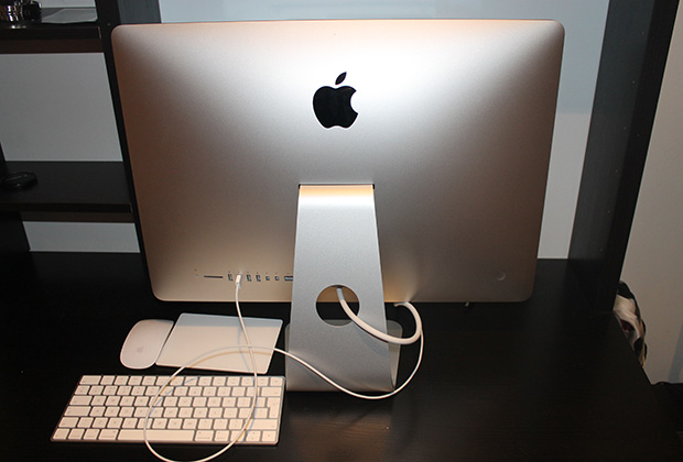 iMac с 21,5-дюймовым экраном с разрешением 4K Retina, вид сзади