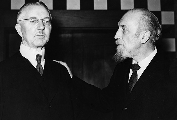 Глава Банка Англии Монтегю Норман (справа) был не прочь поддержать Ялмара Шахта и его новых нацистских друзей.