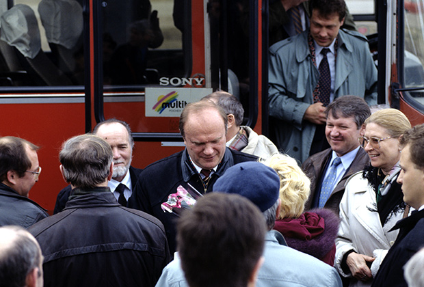 Единый кандидат на пост Президента России от левой оппозиции, лидер КПРФ Геннадий Андреевич Зюганов во время поездки по стране, 1996 год