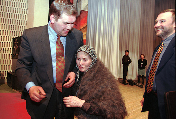Губернатор Красноярского края Александр Лебедь во время встречи с избирателями.