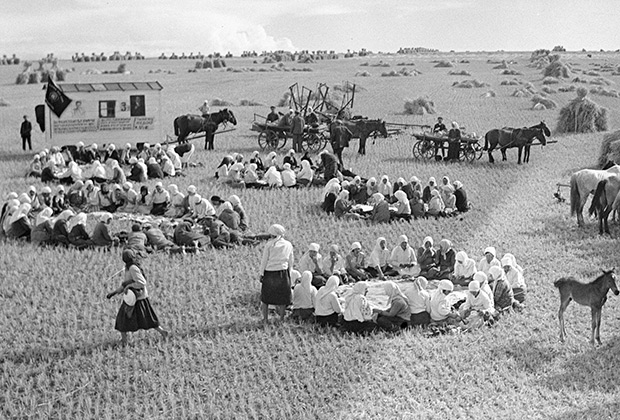 Обед на полевом стане, 1933 год