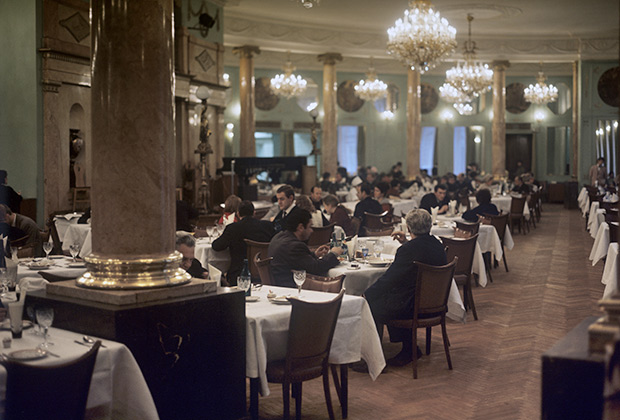 Ресторан гостиницы «Будапешт» на Петровских линиях в Москве, 1972 год