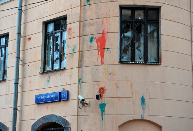 Разбитые окна в здании посольства Турции в Москве