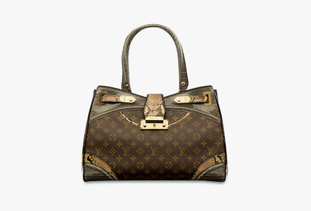 Сумка Monogramissime Exotic Shopper GM с отделкой из кожи аллигатора и питона, Louis Vuitton. Эстимейт 6482-9075 долларов.