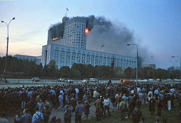 Дом Советов России после обстрела, 1993 год