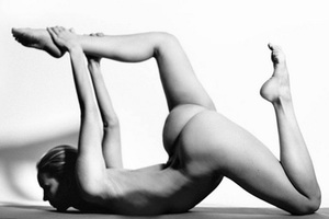 Голая и просветленная  Instagram-аккаунт практикующей йогу обнаженной модели покорил интернет