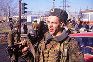 Бойцы МВД РФ в дни осетино-ингушского конфликта 1992 года