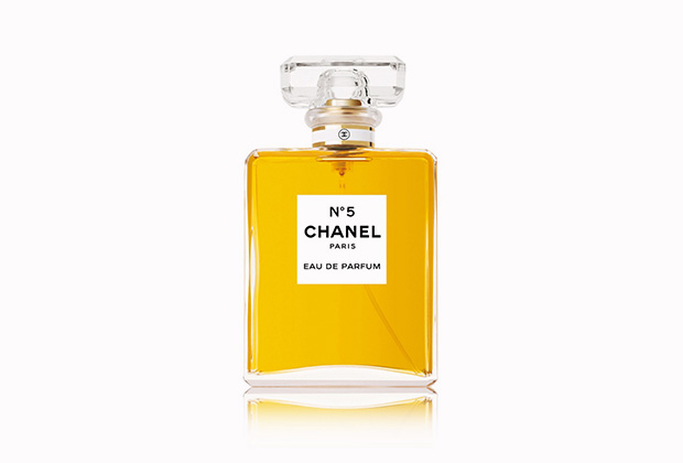 Базовая нота оригинального состава самого, пожалуй, известного аромата в мире, созданного Эрнестом Бо по заказу Коко Шанель, — серая амбра.