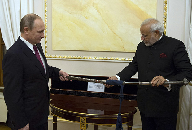 Подарок от российского президента — бенгальский меч 