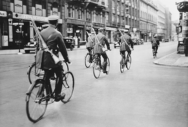 Полиция патрулирует улицы Берлина, 1934 год