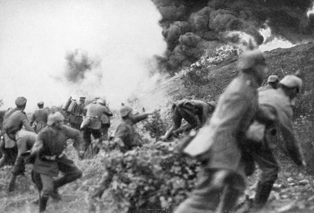 Атака немецкой пехоты под Верденом, 1916 год