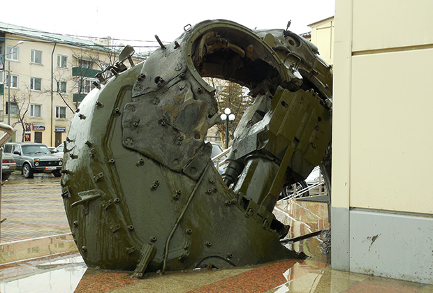 Башня подбитого грузинского танка, ставшая памятником 