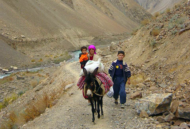 До некоторых кишлаков на таджикском Памире можно добраться только на гужевом транспорте