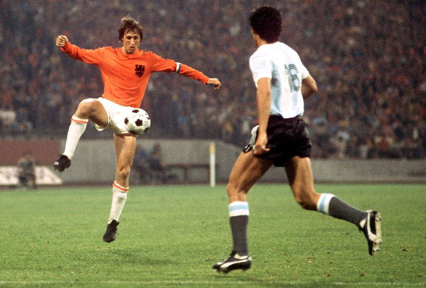 Современники признавали, что Кройф — не только легенда нидерландского футбола, но и один из главных приверженцев так называемого тотального футбола.