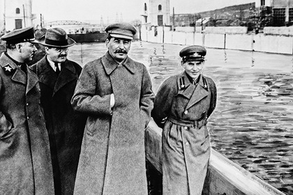 Климент Ворошилов, Вячеслав Молотов, Иосиф Сталин и Николай Ежов