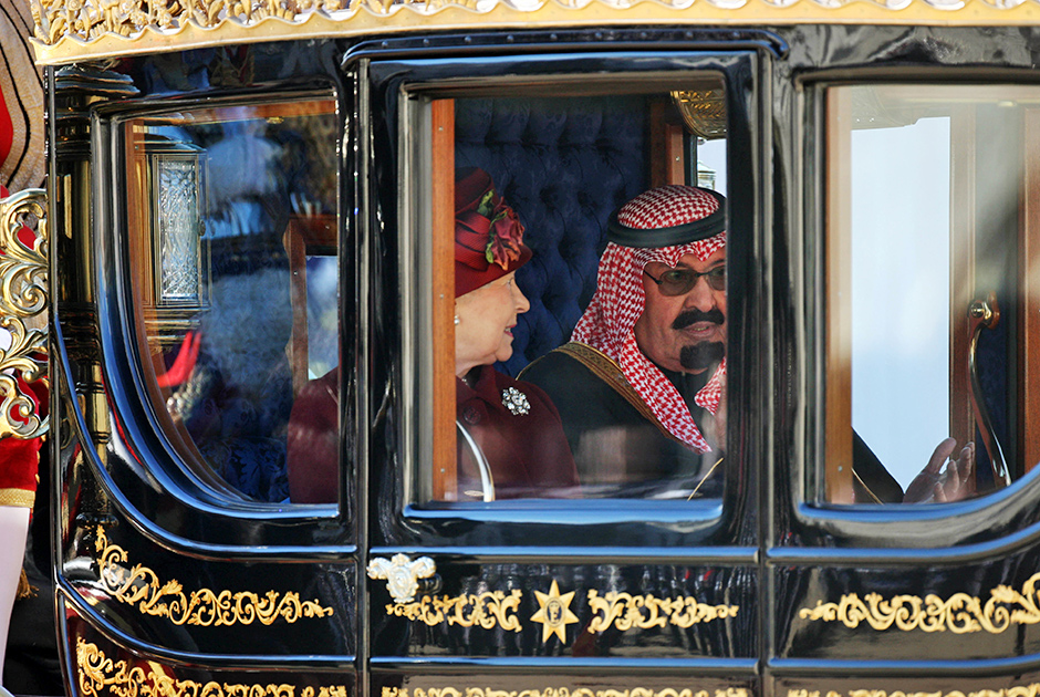 Встреча с королем Саудовской Аравии Абдаллой ибн Абдул-Азизом Аль Саудом, 2007 год, Лондон. Арабский суверен считался самым пожилым действующим монархом в мире, но, скончавшись в 2015 году в возрасте 90 лет, уступил это звание Елизавете II. 